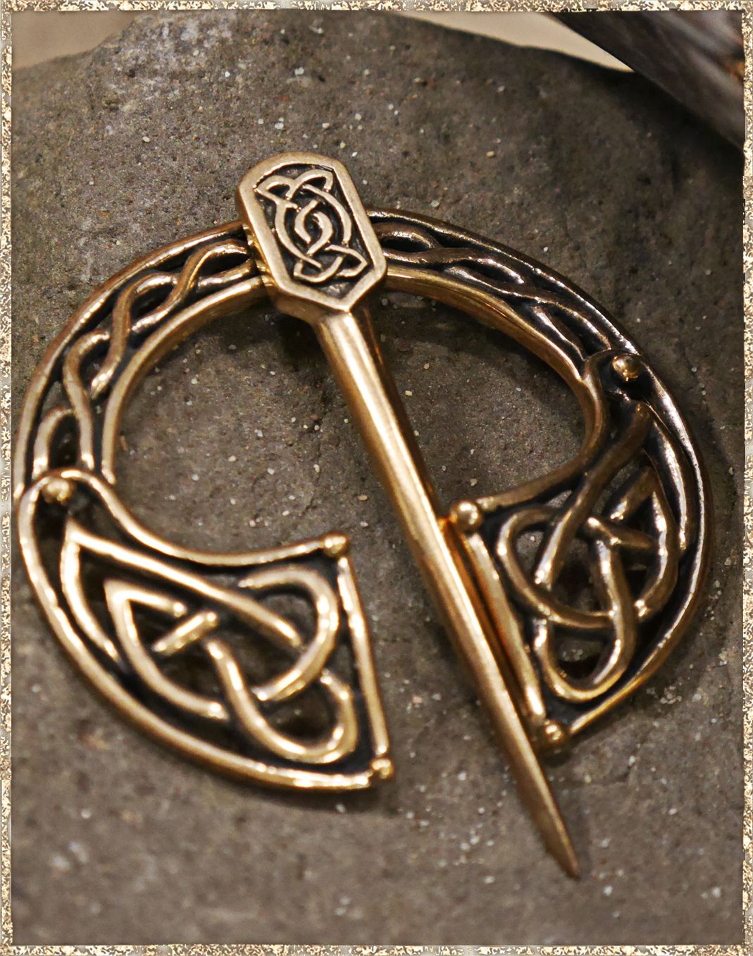 kleine Lebens Spiralen ovale Gewand Fibel Bronze für Kelten Peplos Keltenfibel 